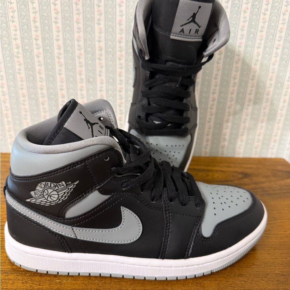 Nike Air Jordan 1 Mid Shadow 2.0 – Women’s 8.5 / Youth 7Y – Black Grey